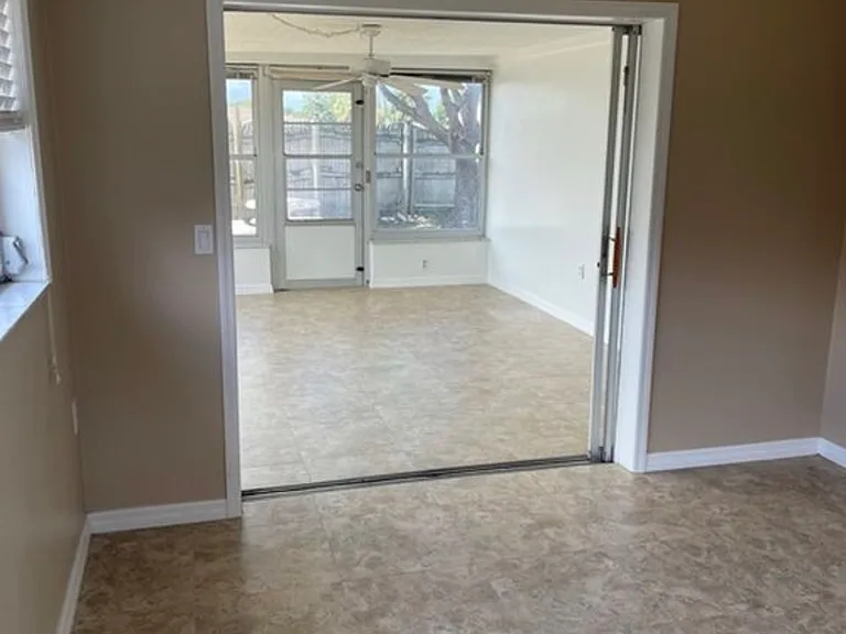 5252 Mosaic Dr — Photo 3