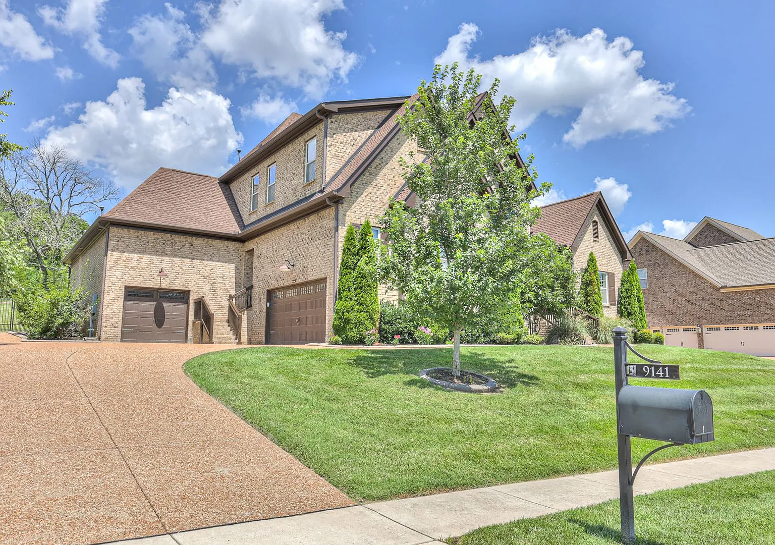 Beautiful 5BR Home in a great neighborhood — Photo 2