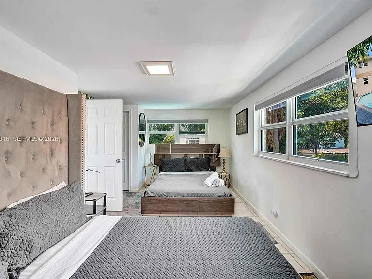 712 SW 7th Ter — Photo 42