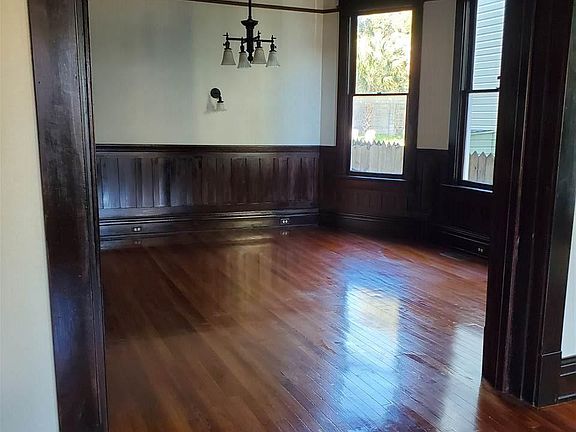 4th image of 318 W Strong St