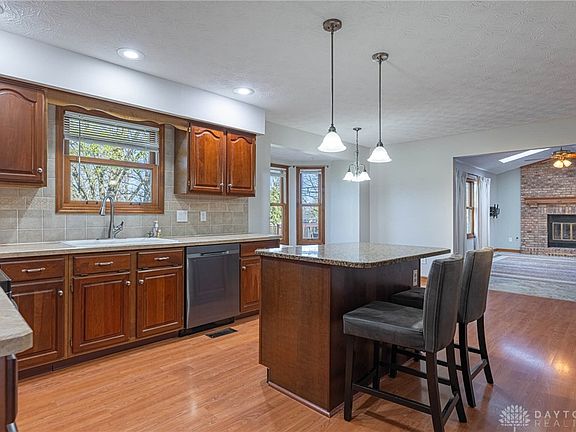 5th image of 1025 Drake Ct