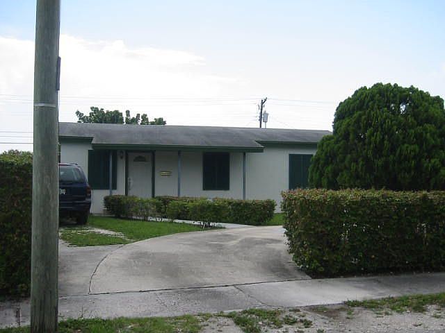 FRONT OF HOUSE