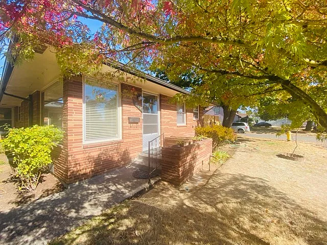 2 bed, 780 sqft, $1,950 — Photo 1