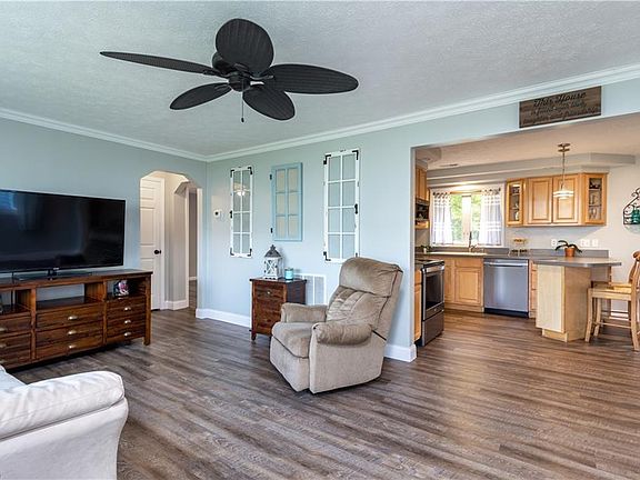 3rd image of 27109 Lynn Dr