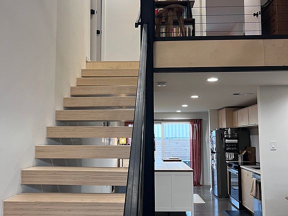 3rd image of 410 Avenue T