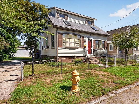 2nd image of 138 Chaplin St