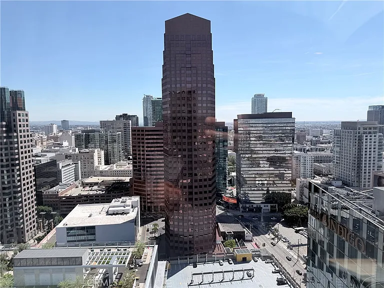 889 Francisco — Photo 16
