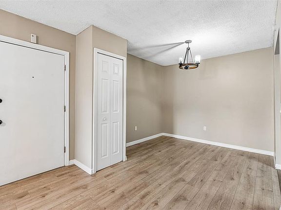 3rd image of 904 LAKE DESTINY ROAD #H