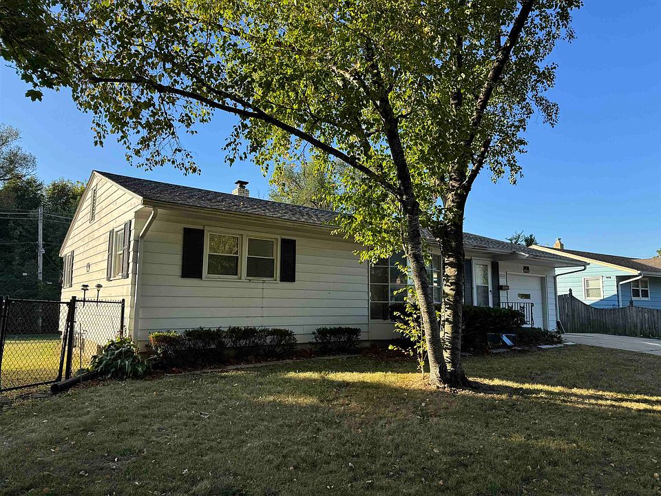 1st image of 2737 Broadmoor Dr
