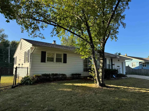 2737 Broadmoor Dr, Rockford, IL 61108