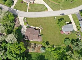 112 Boxwood Dr, Bridgeville, PA 15017