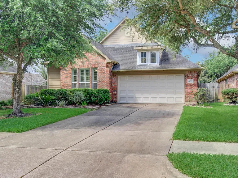 22539 Bristolwood Ct — Photo 2