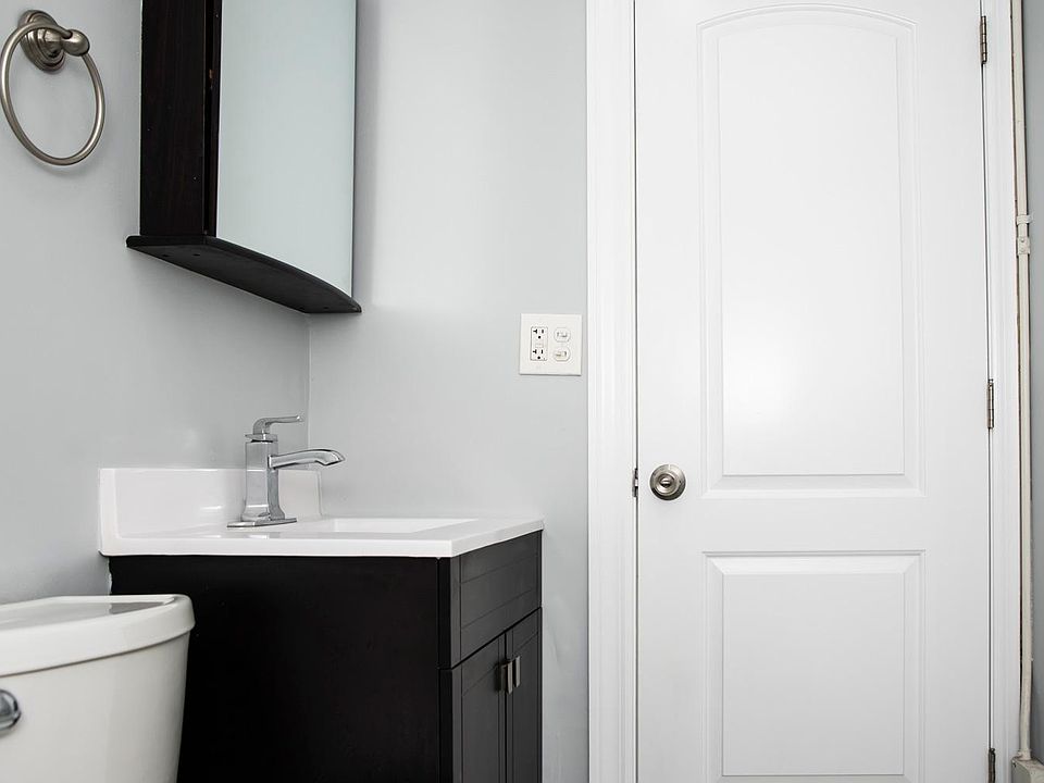 1st image of 915 W Waveland Ave #2B