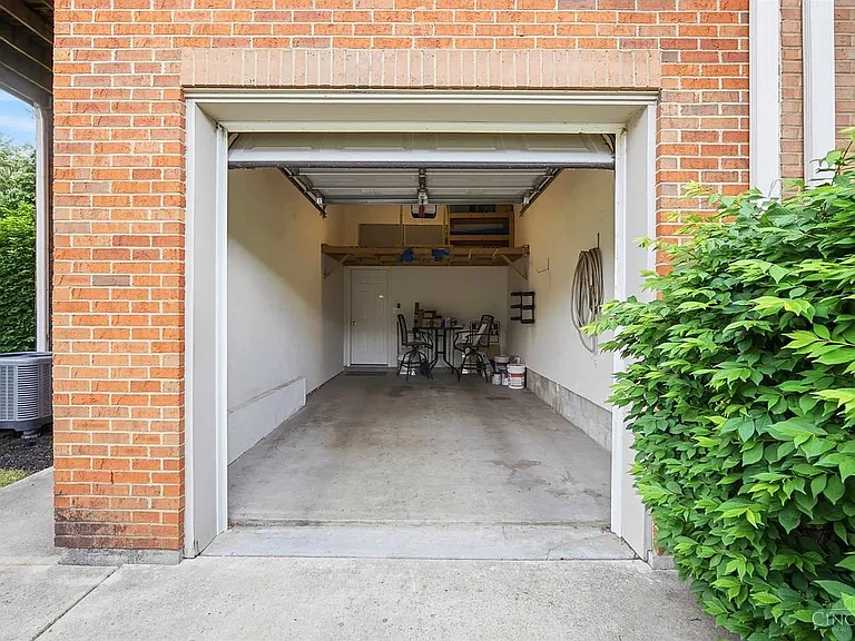 710 W Court St — Photo 27