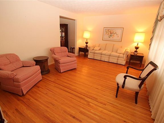 3rd image of 37 Gentian Way