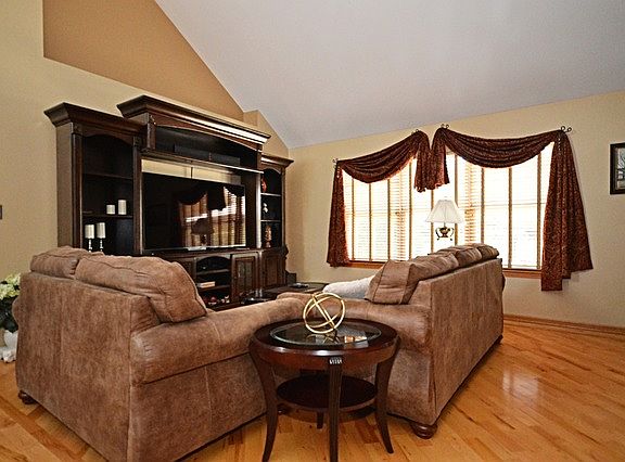 3rd image of 25062 W Michele Dr