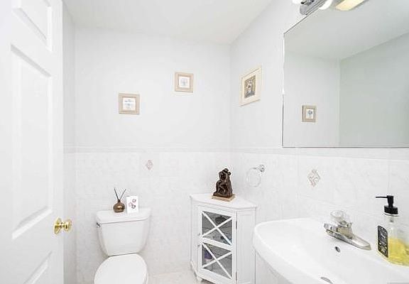 4th image of 137A E Edsall Blvd #A