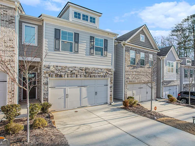 2414 Fitts Dr — Photo 2
