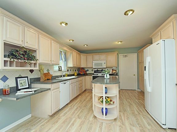 5th image of 9998 Walnutridge Ct