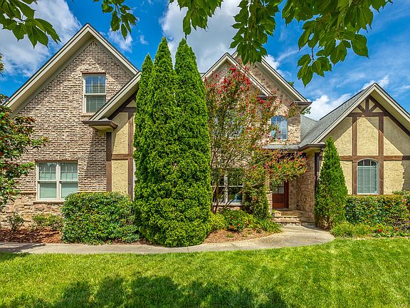 2nd image of 575 Blue Canyon Ln