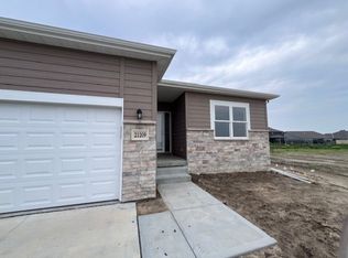 21209 Grand Ave, Elkhorn, NE 68022