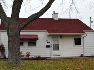 3885 Meadow Ln, Lorain, OH 44055