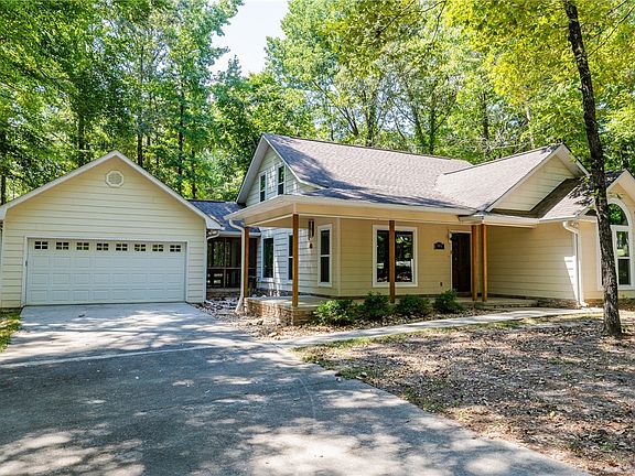3rd image of 906 Stillwaters Dr