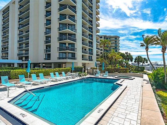 3rd image of 690 Island Way APT 212