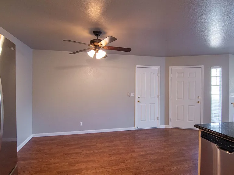 847 Cally Ct — Photo 6