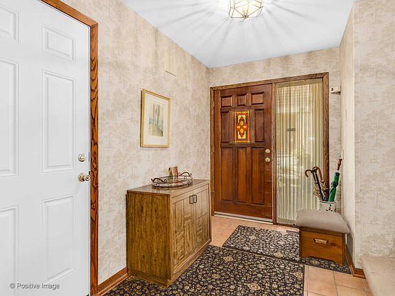 2nd image of 1008 Braemoor Dr #1008