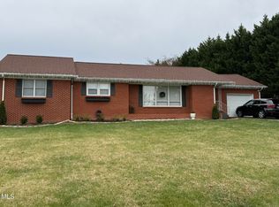 104 Adair Dr, Johnson City, TN 37601