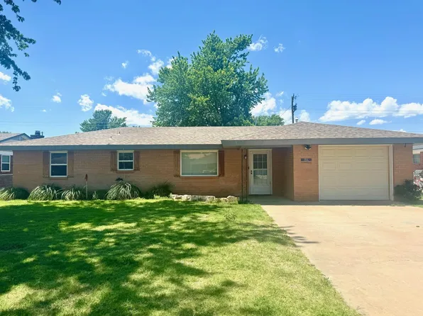 911 S Santa Fe St, Mooreland, OK 73852