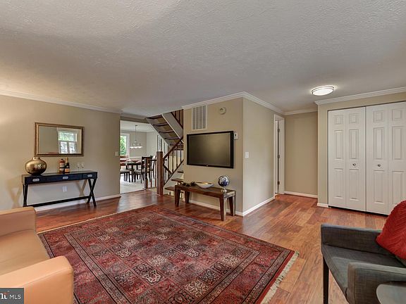 5th image of 6017 Goldenrod Ct