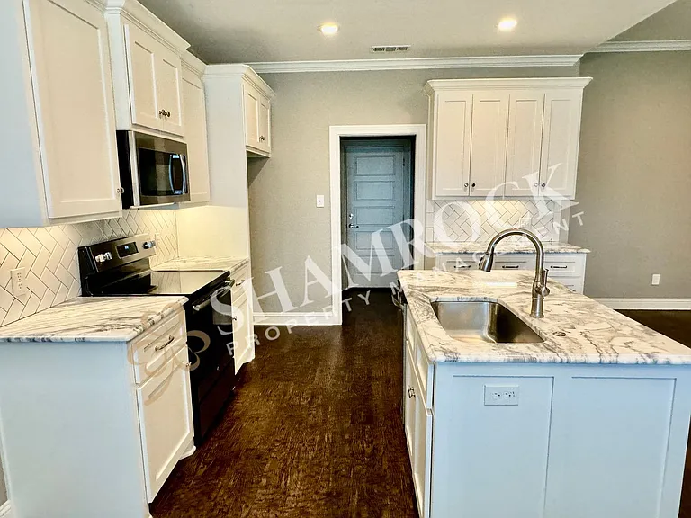 10305 T Bury — Photo 6