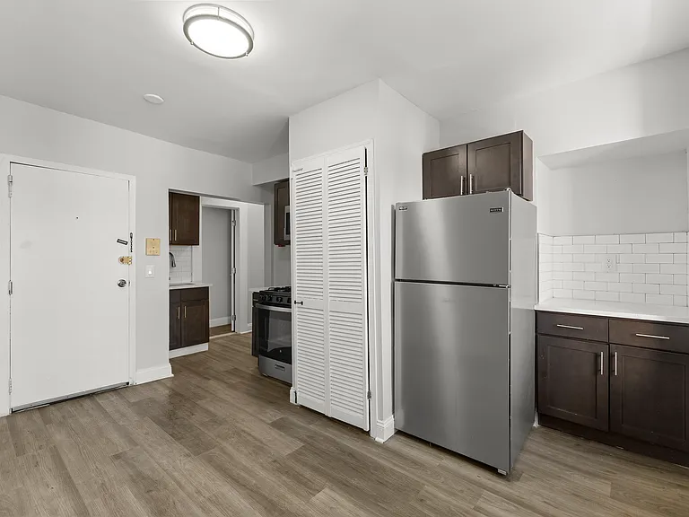 100 3rd St #3 — Photo 2