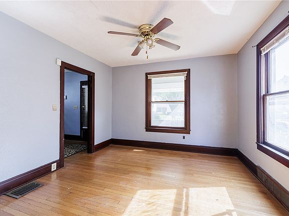 5th image of 163 McNaughton St