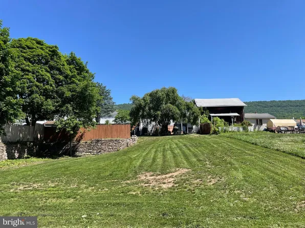 127-129 E Market St, Williamstown, PA 17098