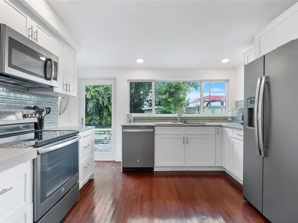 660 NE 32nd St, Oakland Park, FL 33334