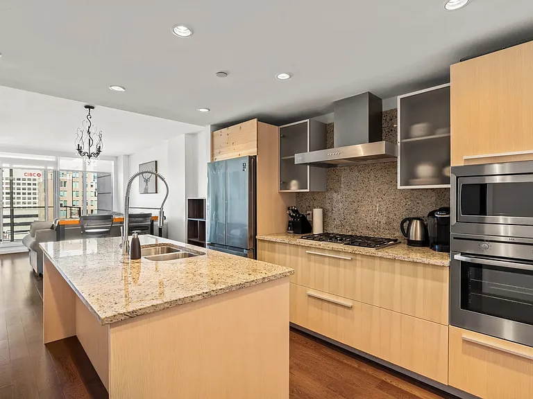 707 Courtney St #1403 — Photo 7
