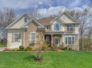 1044 Green Ridge Rd, Christiansburg, VA 24073