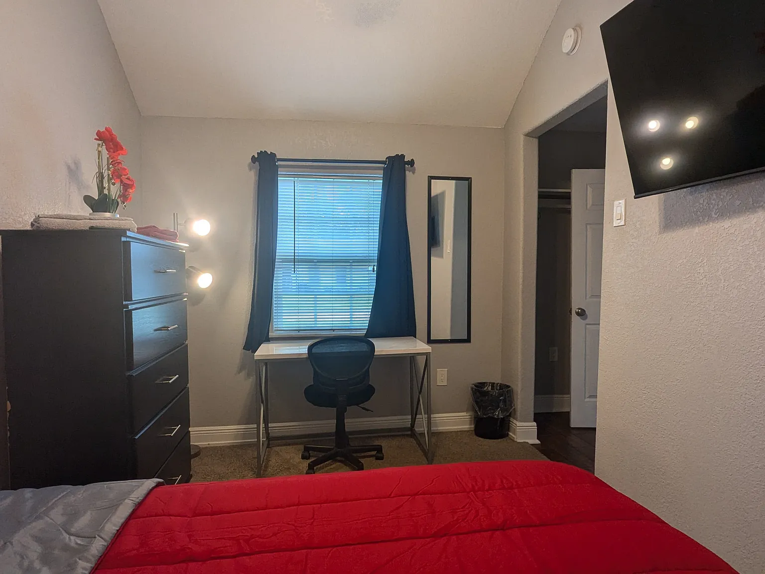 3715 Eagle St — Photo 2