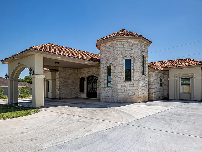 101 Margaret Ln — Photo 1
