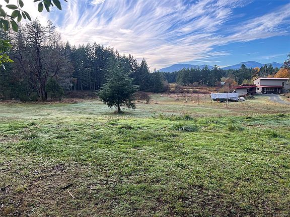 3rd image of 3824 Yellow Point Rd