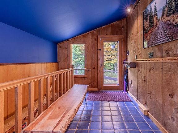 4th image of 628 Moss Brook Road