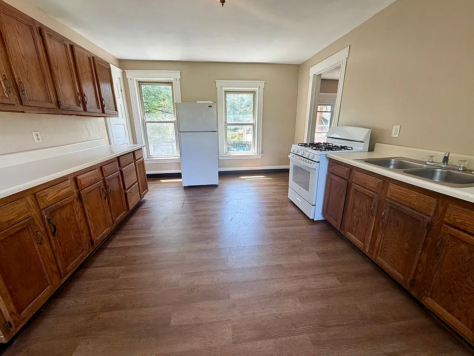 140-42 Grumbach Ave