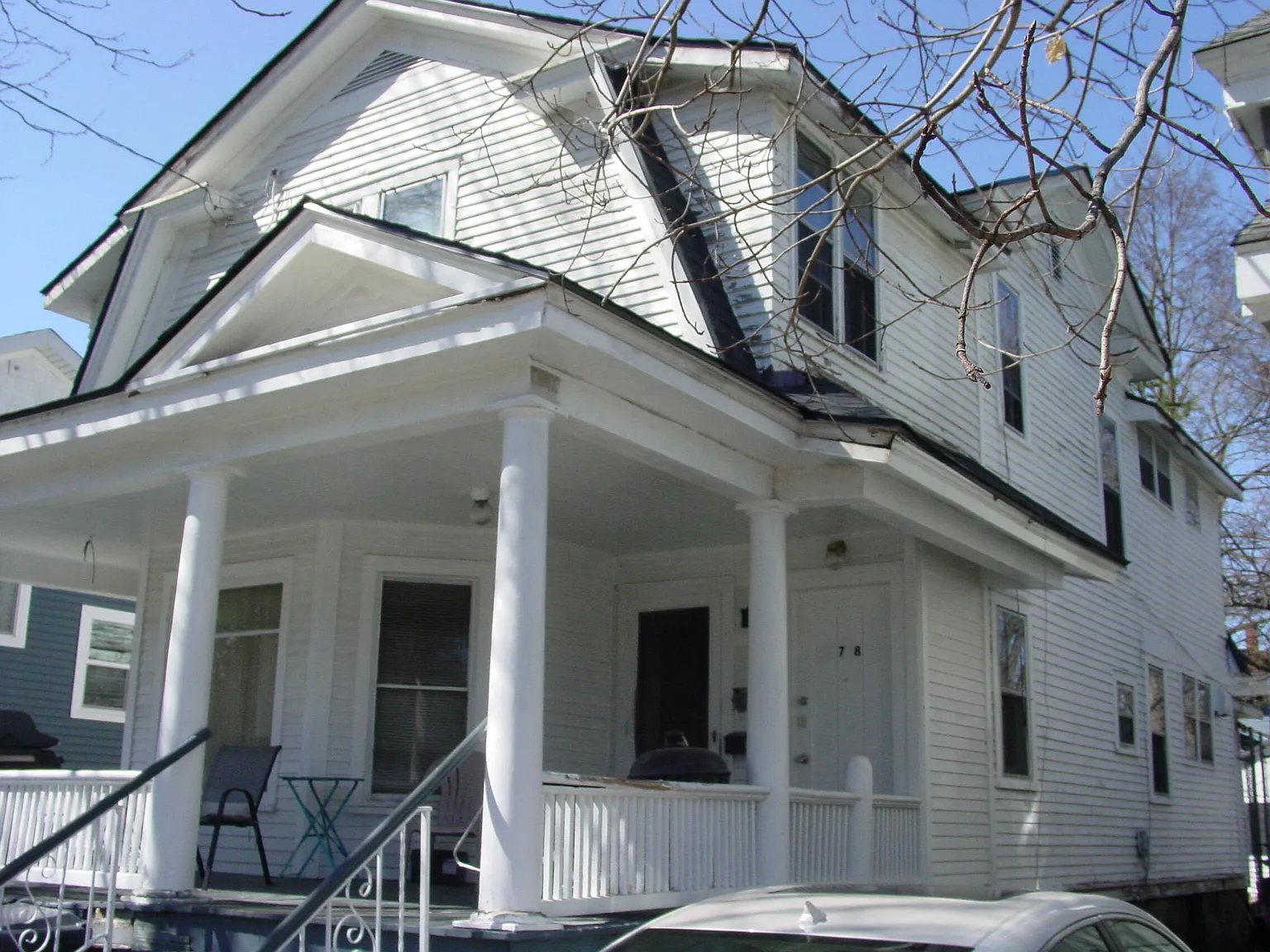 718 W Cedar St photo 1