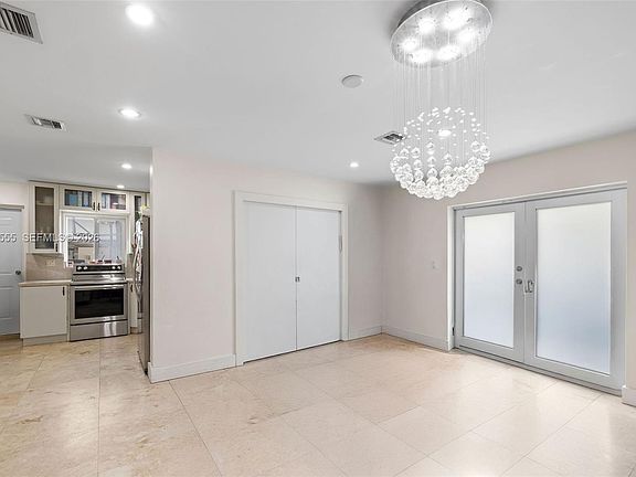 5th image of 1601 Bay Rd APT 4