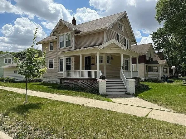200 Spriggs St, Charles City, IA 50616