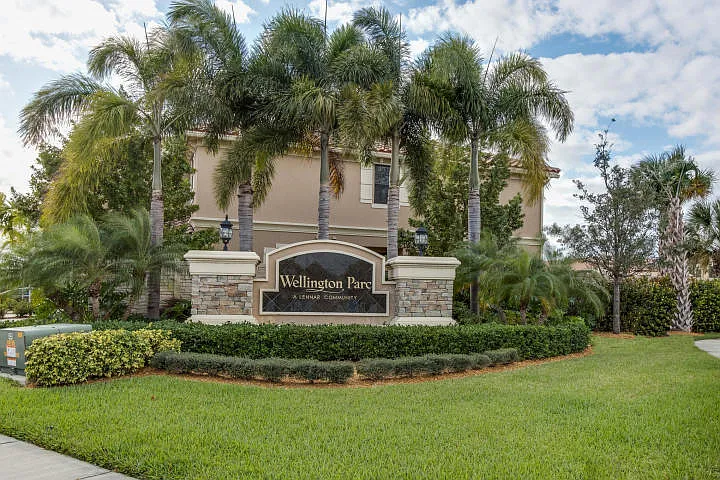 3 bed, 2.5 bath, 1983 sqft, $3,100 — Photo 2