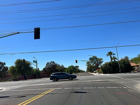 4th image of 5602 E Paradise Ln